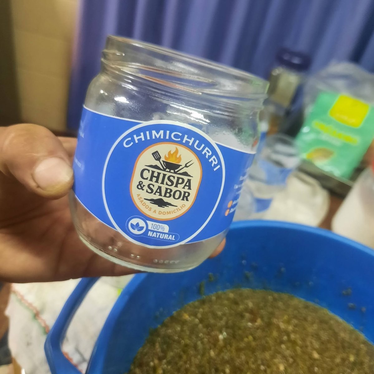 Frasco de chimichurri artesanal marca propia Chispa y Sabor